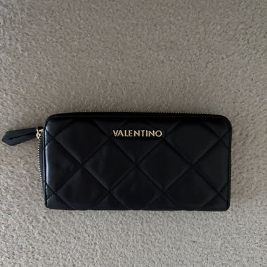 Spacious black Valentino wallet 