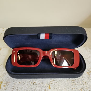 Tommy Hilfiger Rote Sonnenbrillen NEU