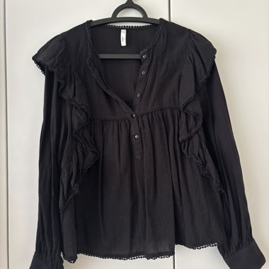 Black long sleeve ruffle blouse