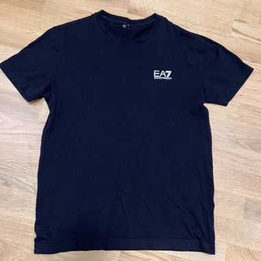 T-shirt noir EA7