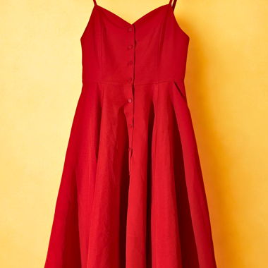 Rotes Sommerkleid mit Spaghettiträgern