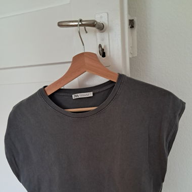 Graues ärmelloses Shirt