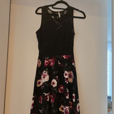 Lace Dress with Floral Pattern Size XS