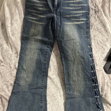 Jeans vita bassa svasati con allacciatura – denim blu