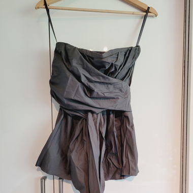 Elegantes Wickel-Top mit Drapierung