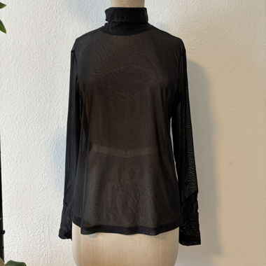 Elegantes schwarzes Mesh-Top mit Rollkragen