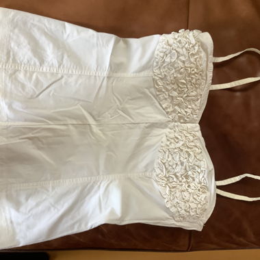 White top, size M, ruffle bust