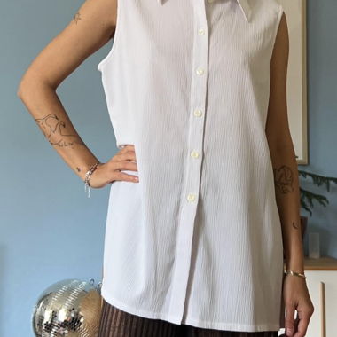 Blusa bianca senza maniche in crêpe, lunga, vintage layering