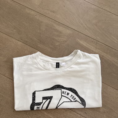 Weisses T-Shirt mit Aufschrift