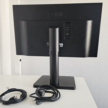 LG 27" 4K UHD IPS Monitor