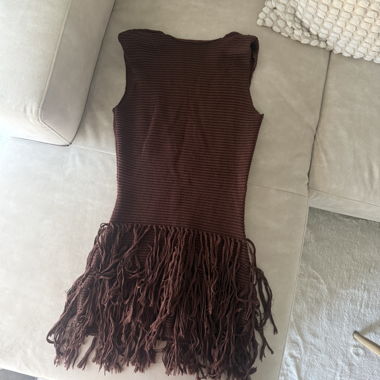 Ärmelloses Kleid mit braunen Fransen, Grösse M