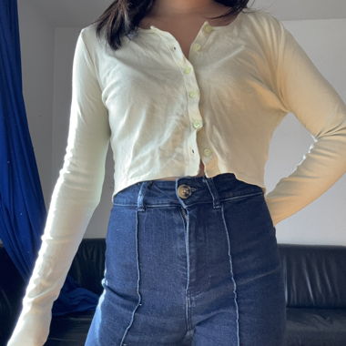 pastel green crop top long sleeves