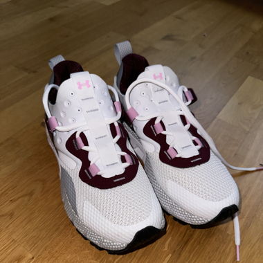 UNDER ARMOUR Schuhe