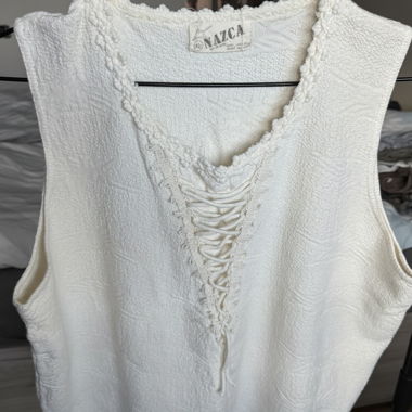 Haut en coton blanc à laçage