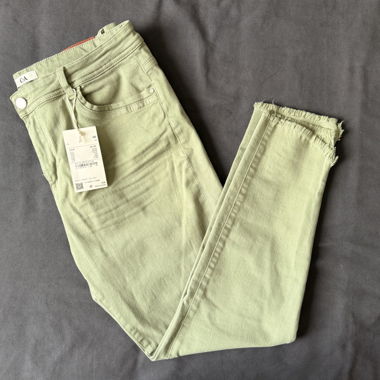 New C&A Light Green Jeans Size 46