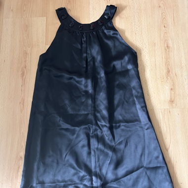 schwarz Kleid