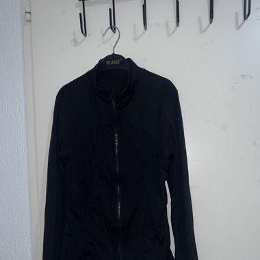 Schwarze Trainingsjacke mit Reißverschluss
