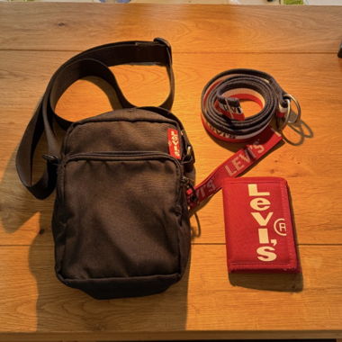 Levi's belt and wallet set