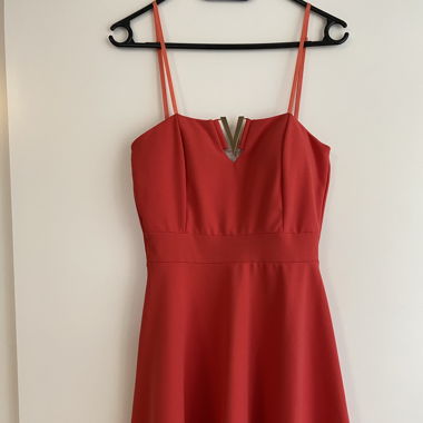 Lachsfarbenes Kleid