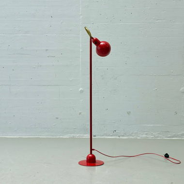 Lampada da terra in metallo rosso con collo di cigno