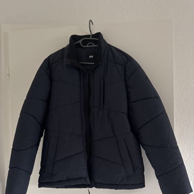 Wunderschöne dunkelblaue Winterjacke