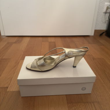 Caravelle Women's