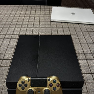 Sony Playstation 4 - 9/10 condition