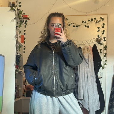 oversized New Yorker graue Jacke in Lederoptik