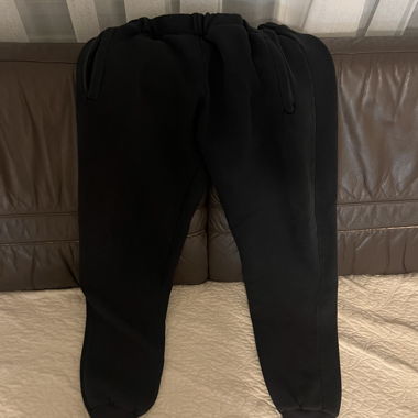 Schwarze Jogginghose