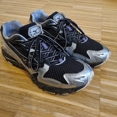 Mizuno Laufschuhe schwarz/silber