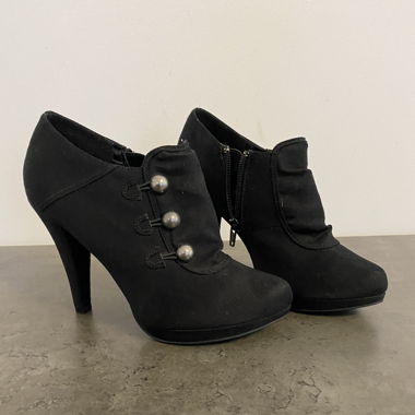Schwarze High Heels