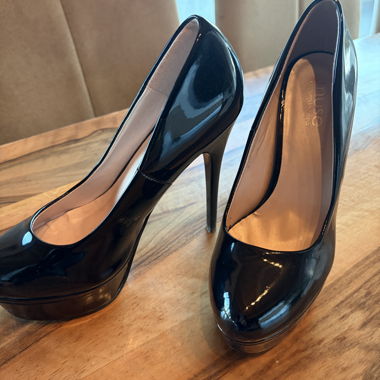 Black patent platform pumps