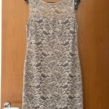 Robe en dentelle beige