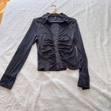 Blusa nera (leggermente trasparente!!)