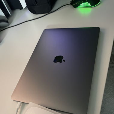 MacBook Pro Touch Bar 13“ 2019 avec Magic Mouse 2