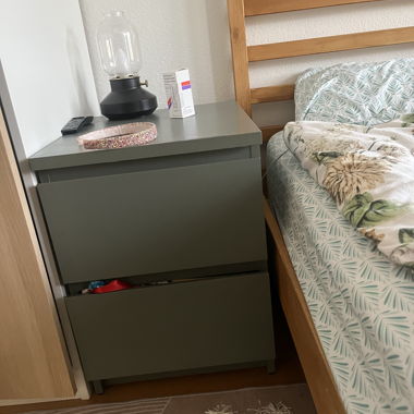 Grüner Nachttisch mit 2 Schubladen