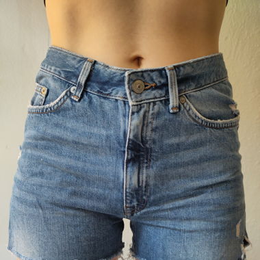 Kurze Jeanshosen