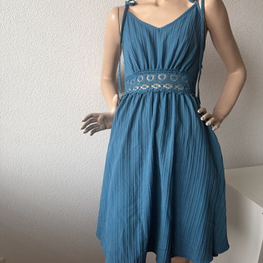 Abito estivo turchese con pizzo