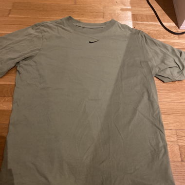 T-shirt Nike kaki