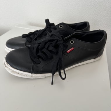 levi’s sneakers