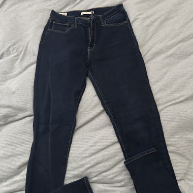 Levis Dunkelblaue Skinny Jeans 721 Gr. 29