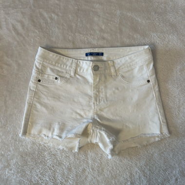 Weiße Jeansshorts