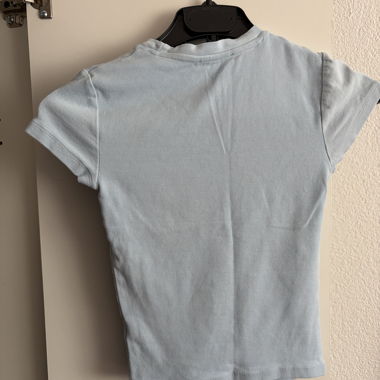 T-shirt aderente azzurro baby