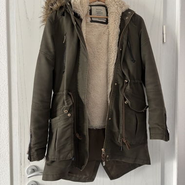 Parka verte en fausse fourrure Bershka