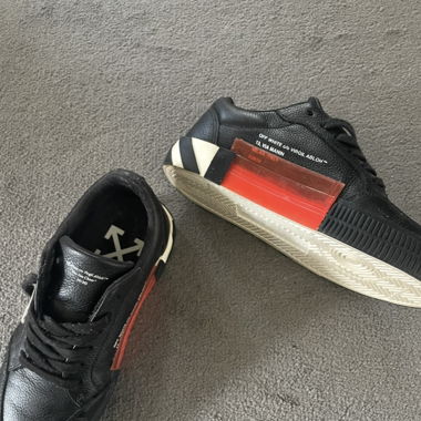 Off-White Black Arrow Low Vulcanized Sneakers