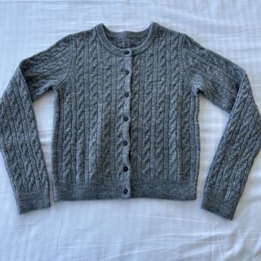 Grau langärmeliger Zopfmuster-Cardigan