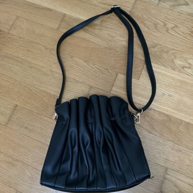Borsa a spalla plissettata nera