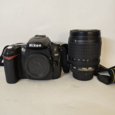 Nikon D90 DSLR with 18-105mm lens