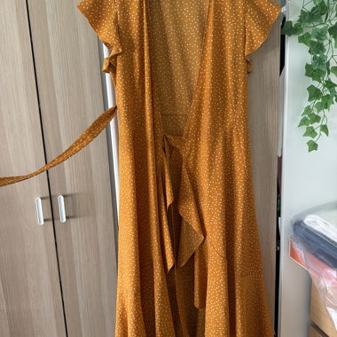 Robe cache-coeur orange à pois