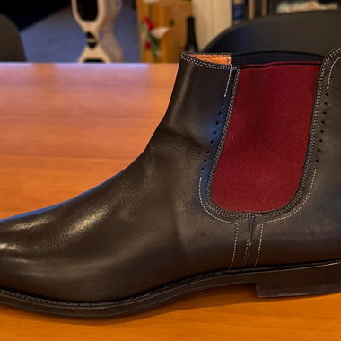 Stivaletti Chelsea neri con inserti rossi